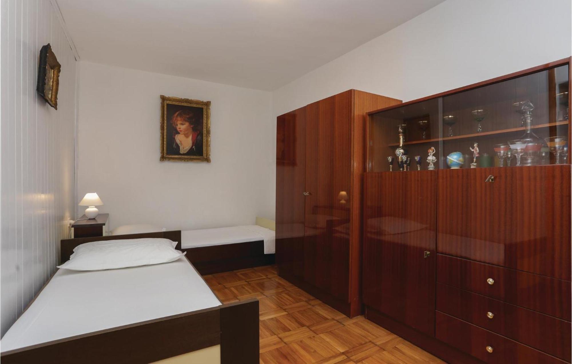 2 Bedroom Stunning Apartment In Kastel Kambelovac Kastela Exterior photo