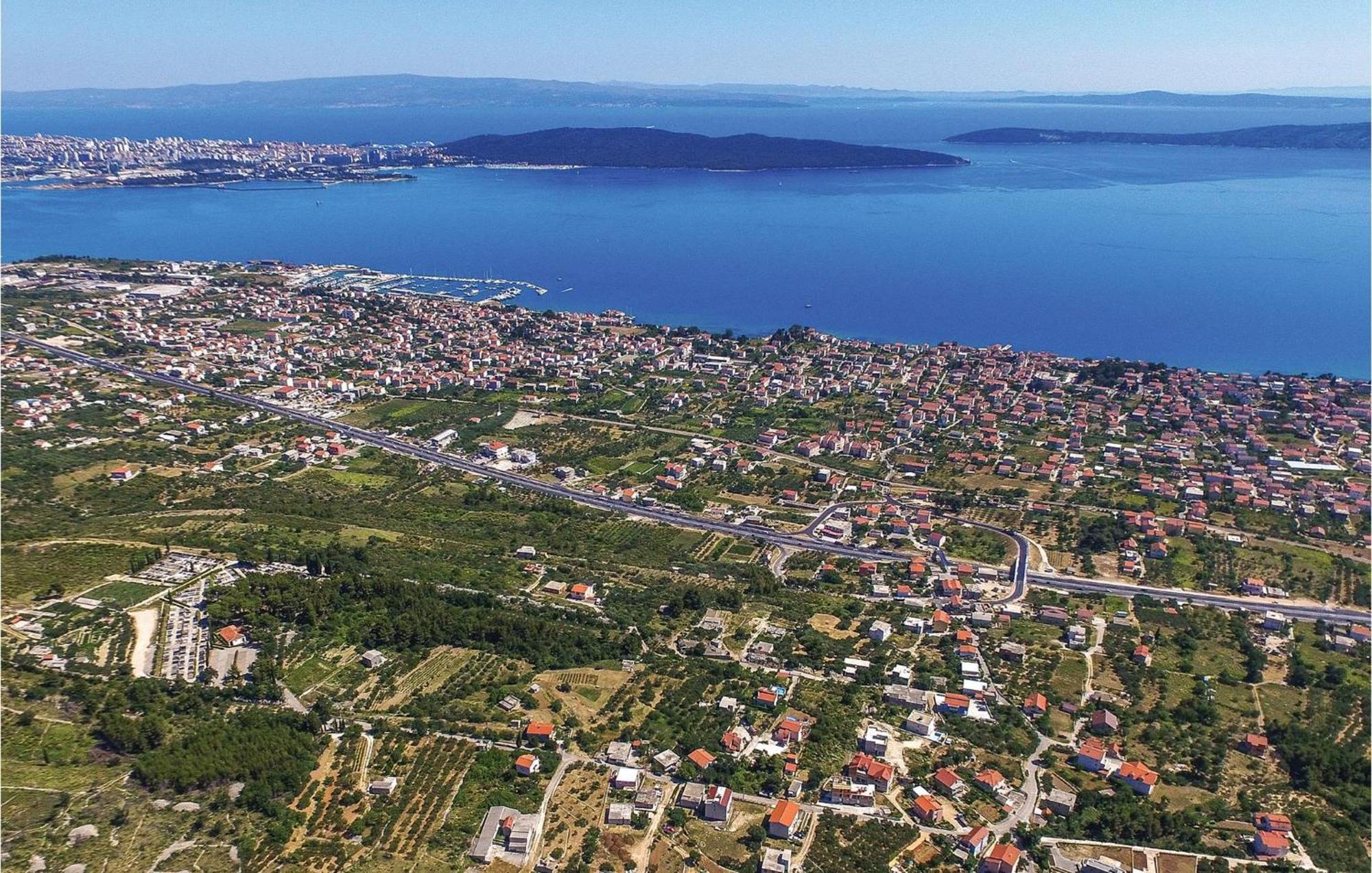 2 Bedroom Stunning Apartment In Kastel Kambelovac Kastela Exterior photo